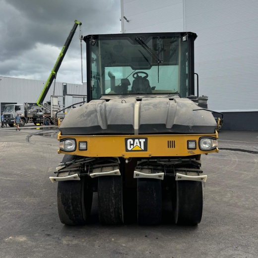 Асфальтовый каток на пневмо ходу CAT CW34 2020 г.в. наработка 200 м/ч
