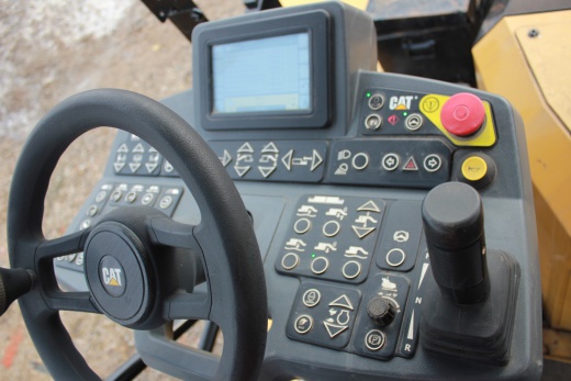 Гусеничный асфальтоукладчик CAT AP655F ширина укладки 2,5-5.0 м. 2018 г.в.  Наработка:1722 м/ч