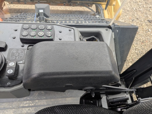 Асфальтовый каток CAT CB7  2018 г.в., наработка 280 м/ч