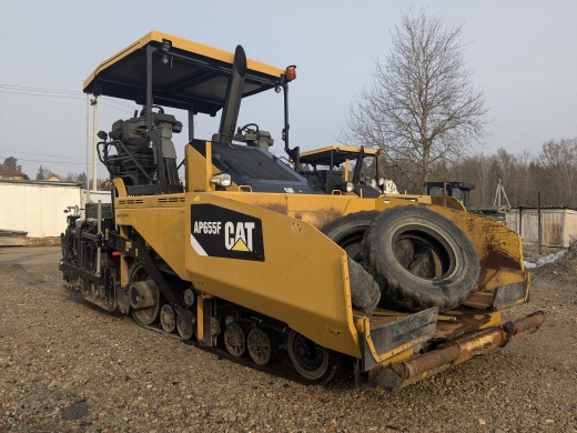 Гусеничный асфальтоукладчик CAT AP655F ширина укладки 2,5-5.0 м. 2018 г.в.  Наработка:1722 м/ч