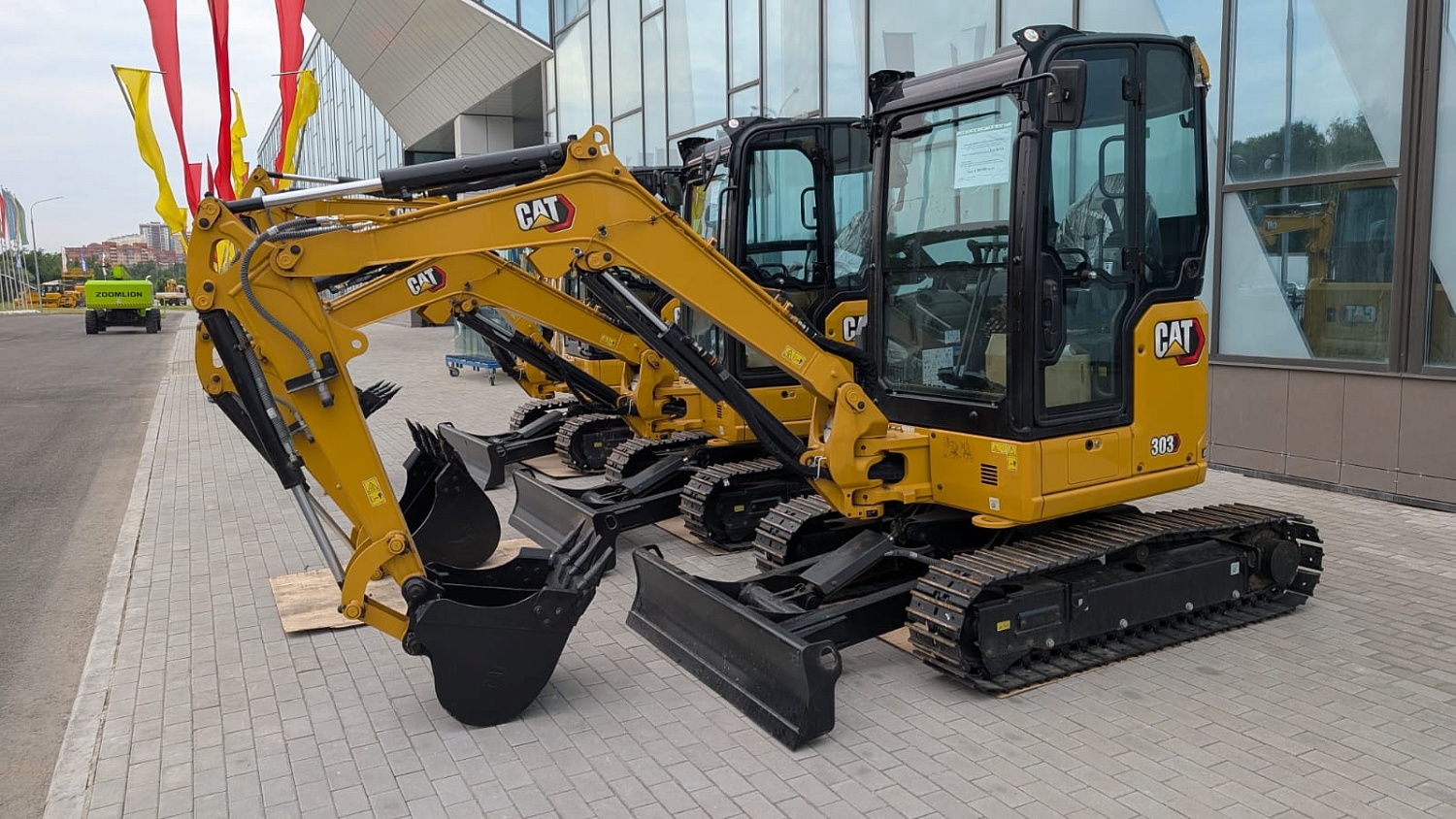 Новый мини-экскаватор CAT 303CR — выбор для надежной работы