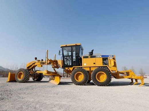 Грейдер SEM 922 AWD