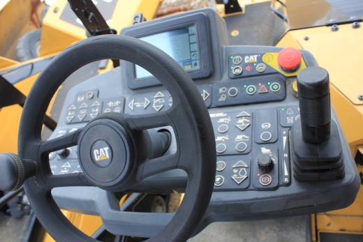 Гусеничный асфальтоукладчик CAT AP655F ширина укладки 2,5-5.0м. 2017 г.в.  Наработка: 2 155 м/ч