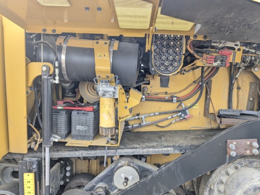 Гусеничный асфальтоукладчик CAT AP655F ширина укладки 2,5-5.0 м. 2018 г.в.  Наработка:1722 м/ч