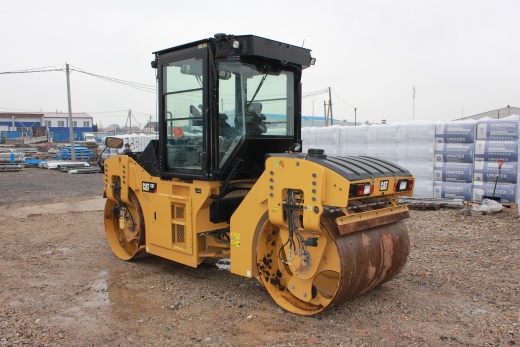 Асфальтовый каток CAT CB7  2018 г.в., наработка 280 м/ч