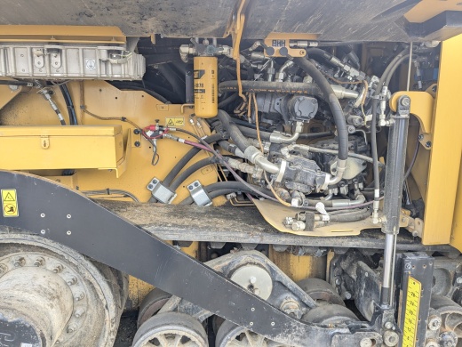 Гусеничный асфальтоукладчик CAT AP655F ширина укладки 2,5-5.0 м. 2018 г.в.  Наработка:1722 м/ч