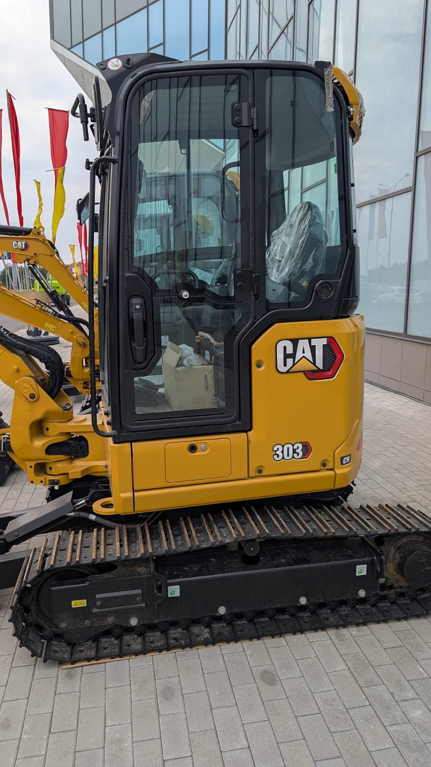 Новый мини-экскаватор CAT 303CR — выбор для надежной работы