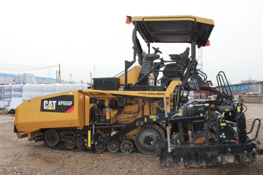 Гусеничный асфальтоукладчик CAT AP655F ширина укладки 2,5-5.0м. 2017 г.в.  Наработка: 2 155 м/ч