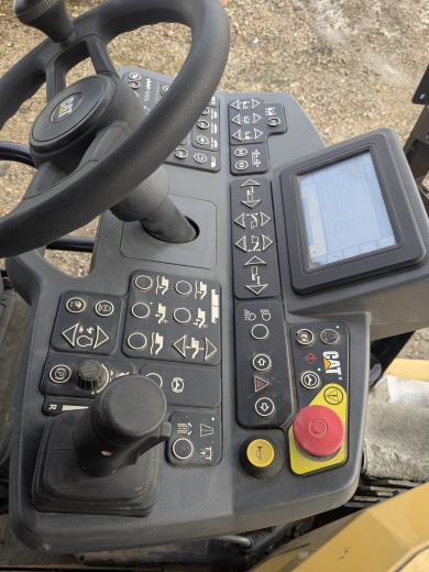 Гусеничный асфальтоукладчик CAT AP655F ширина укладки 2,5-5.0 м. 2018 г.в.  Наработка:1722 м/ч